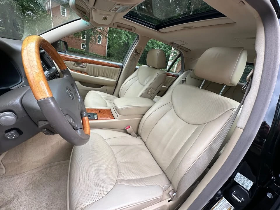 2005 Lexus LS 3rd Gen - Image 18 of 20