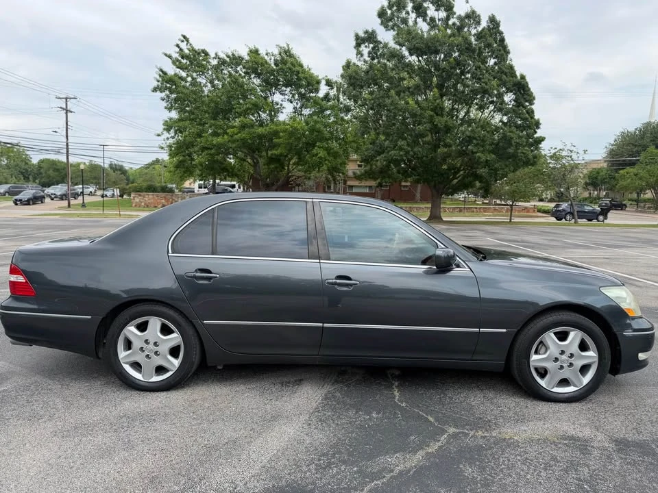 2005 Lexus LS 3rd Gen - Image 5 of 13