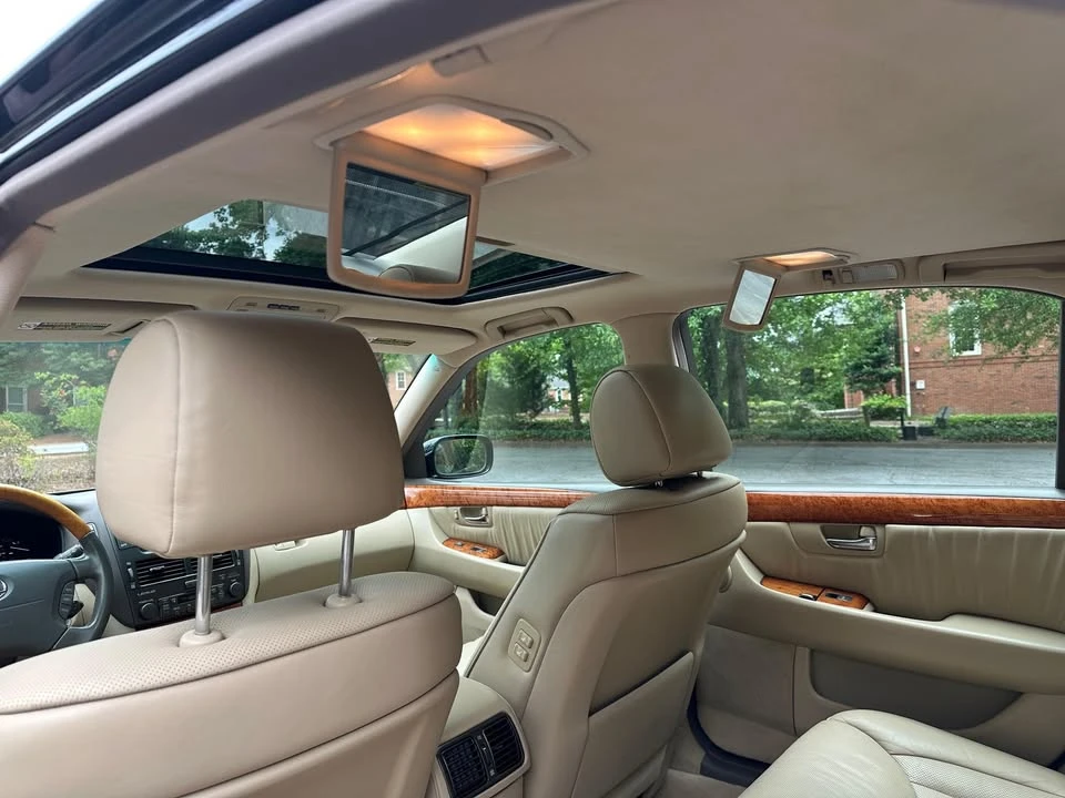2005 Lexus LS 3rd Gen - Image 16 of 20