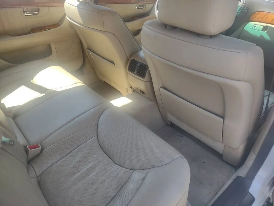 2005 Lexus LS 3rd Gen - Image 11 of 17