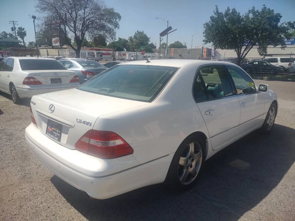 2005 Lexus LS 3rd Gen - Image 8 of 17