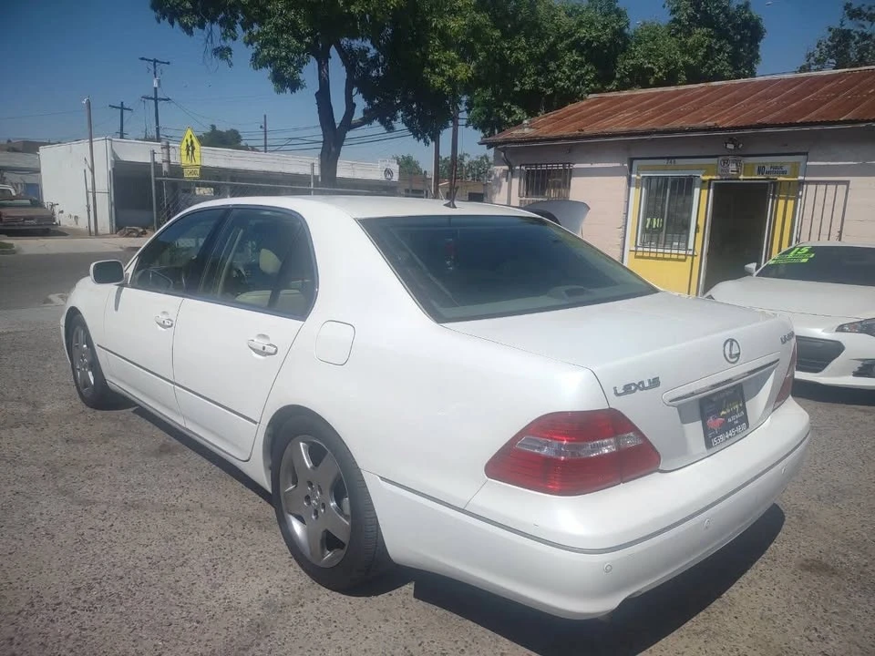 2005 Lexus LS 3rd Gen - Image 6 of 17