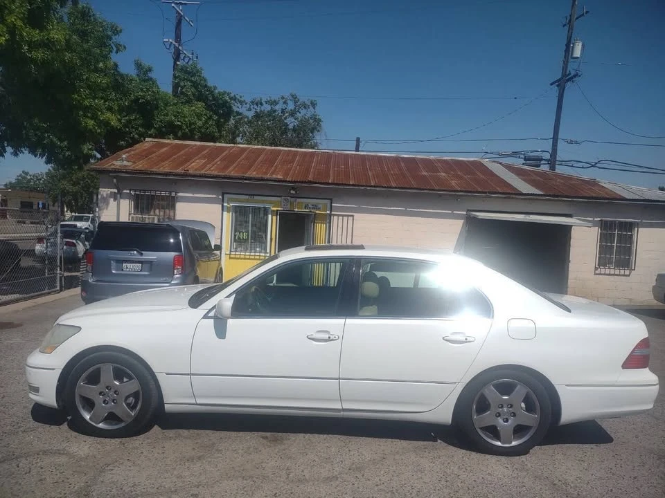 2005 Lexus LS 3rd Gen - Image 5 of 17