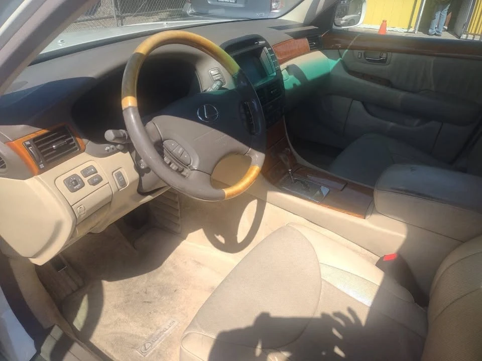 2005 Lexus LS 3rd Gen - Image 13 of 17