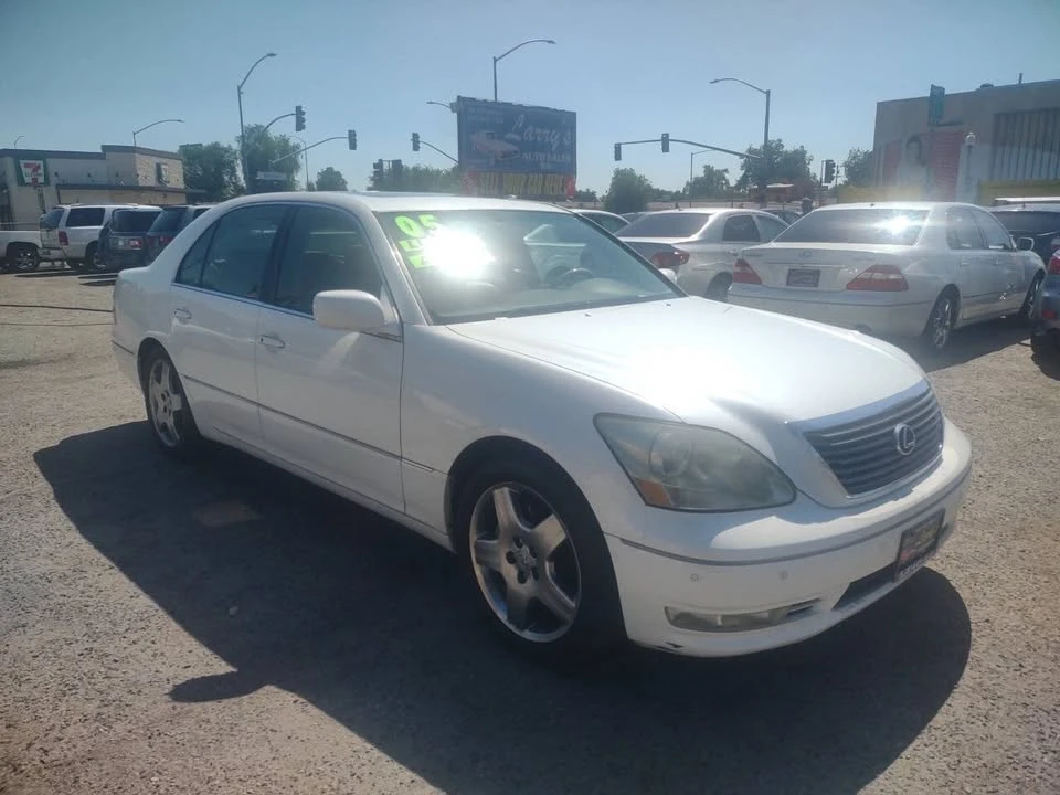 2005 Lexus LS 3rd Gen - Image 2 of 17