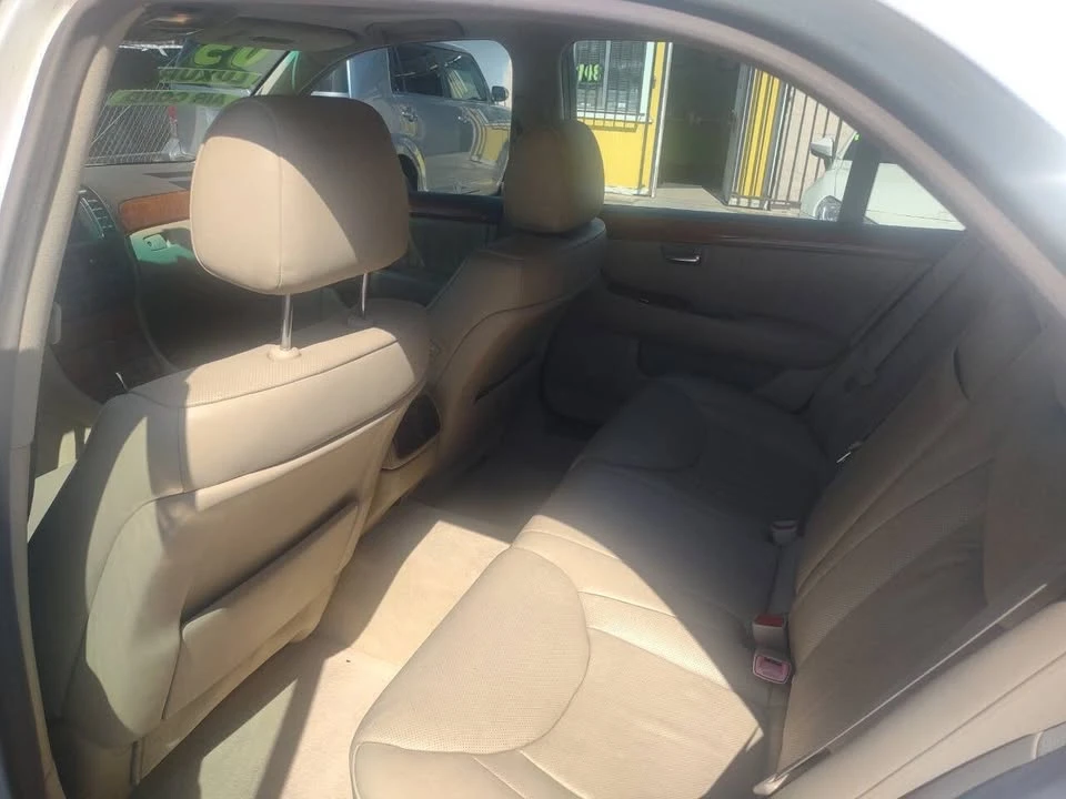 2005 Lexus LS 3rd Gen - Image 12 of 17