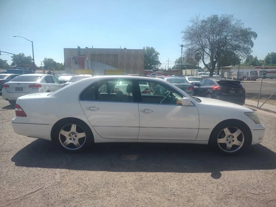 2005 Lexus LS 3rd Gen - Image 9 of 17