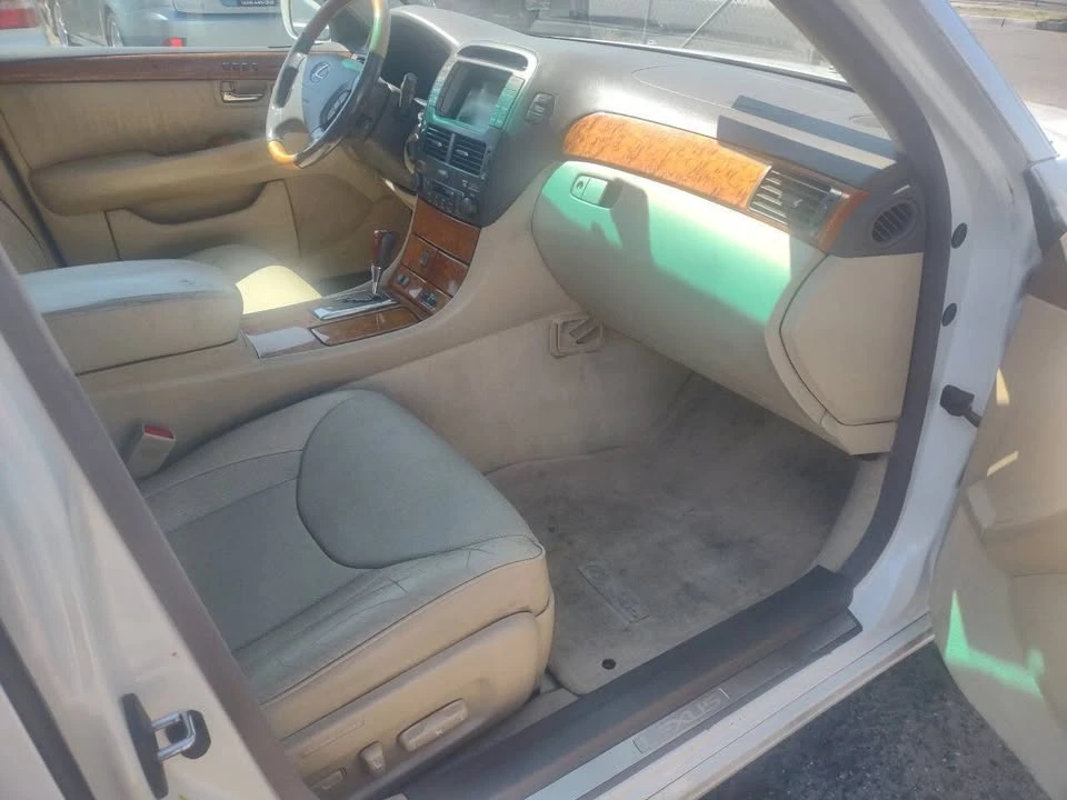 2005 Lexus LS 3rd Gen - Image 10 of 17
