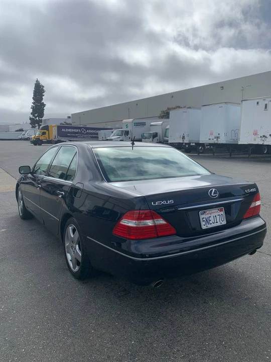 2005 Lexus LS 3rd Gen - Image 13 of 15
