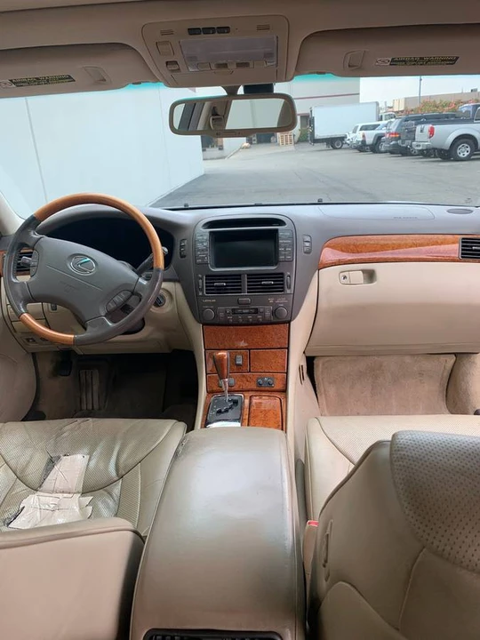 2005 Lexus LS 3rd Gen - Image 12 of 15