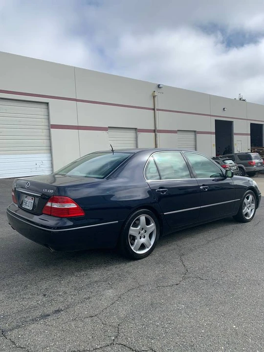 2005 Lexus LS 3rd Gen - Image 14 of 15