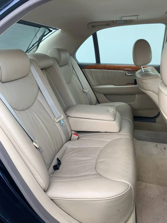 2005 Lexus LS 3rd Gen - Image 7 of 15