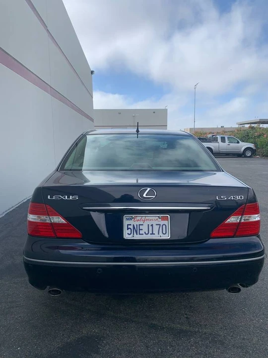 2005 Lexus LS 3rd Gen - Image 2 of 15