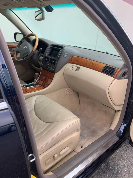 2005 Lexus LS 3rd Gen - Image 9 of 15
