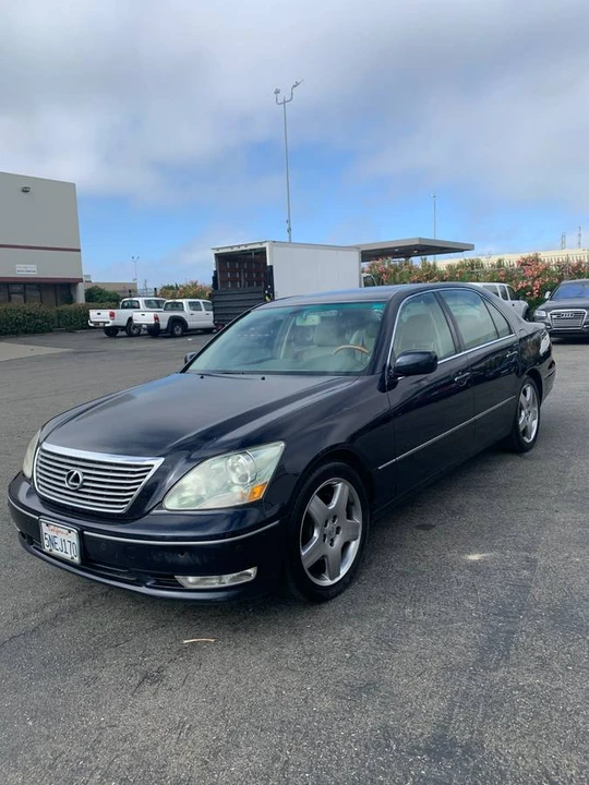 2005 Lexus LS 3rd Gen - Image 10 of 15