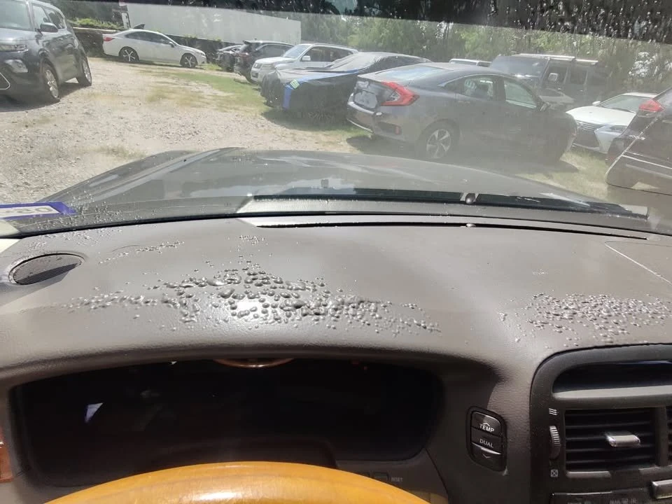 2005 Lexus LS 3rd Gen - Image 14 of 20