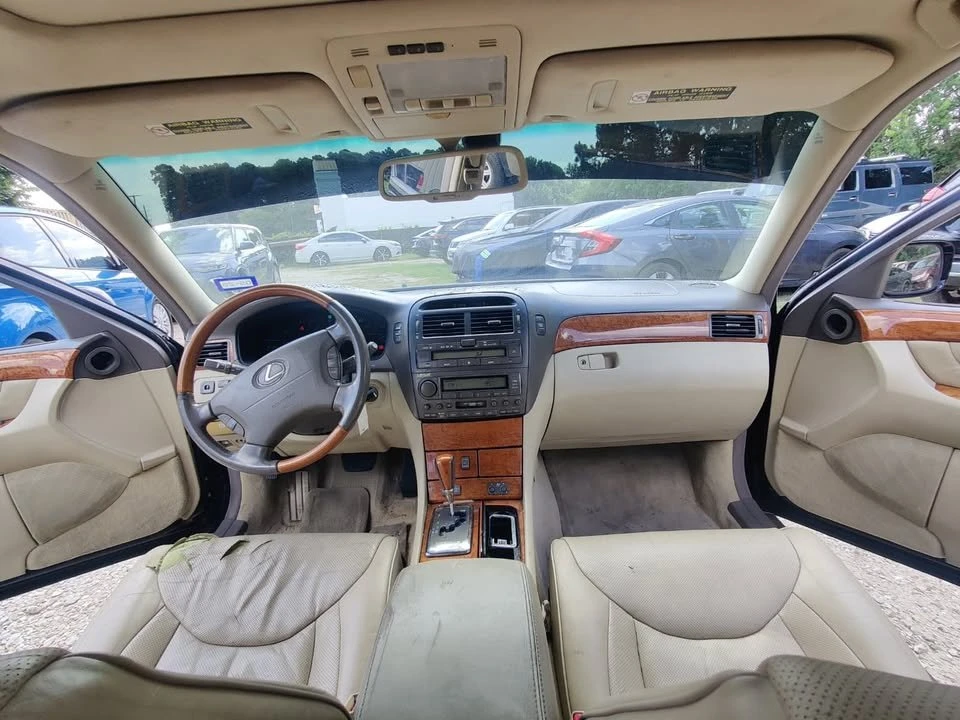 2005 Lexus LS 3rd Gen - Image 10 of 20
