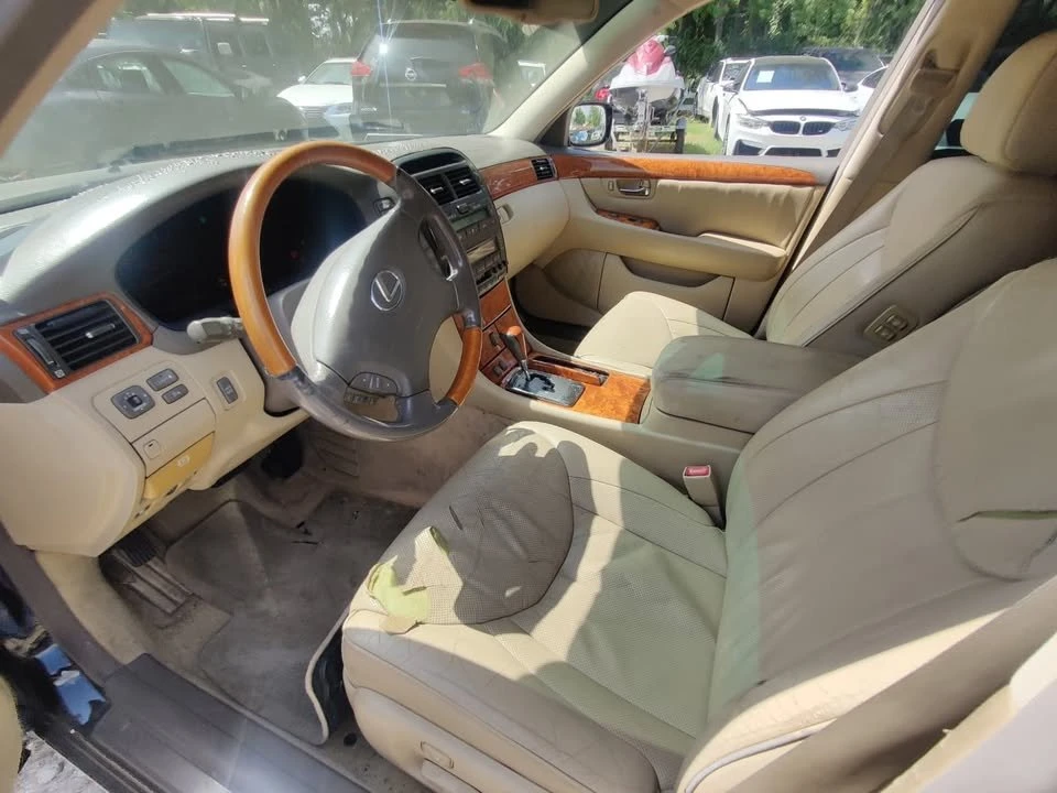 2005 Lexus LS 3rd Gen - Image 9 of 20