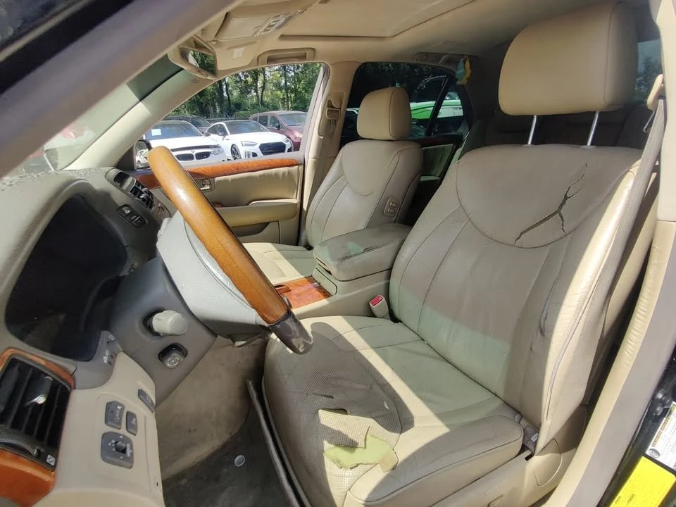 2005 Lexus LS 3rd Gen - Image 13 of 20