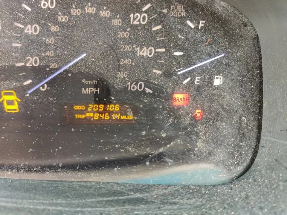 2005 Lexus LS 3rd Gen - Image 12 of 20