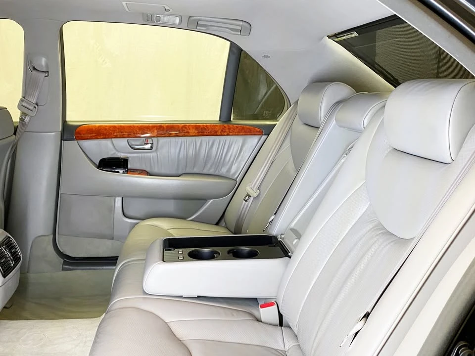 2005 Lexus LS 2nd Gen - Image 15 of 19