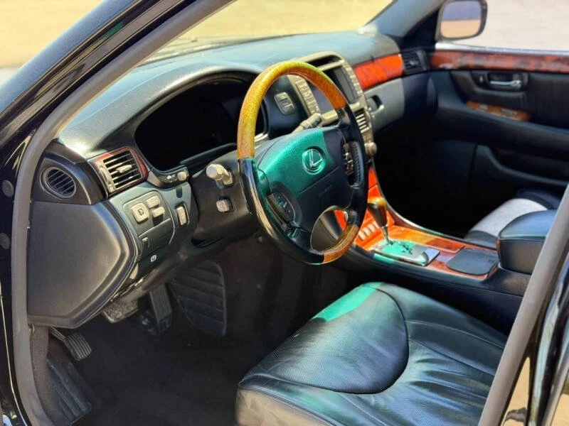 2005 Lexus LS 3rd Gen - Image 9 of 20