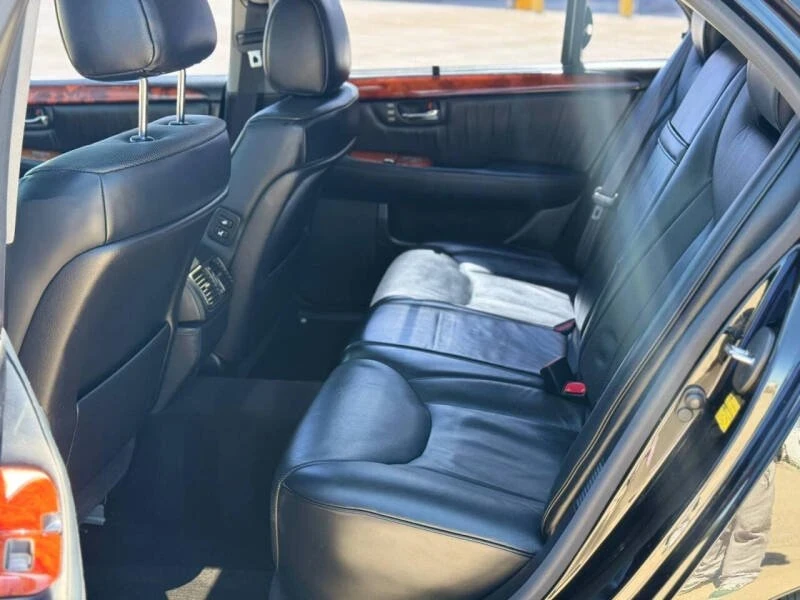 2005 Lexus LS 3rd Gen - Image 11 of 20