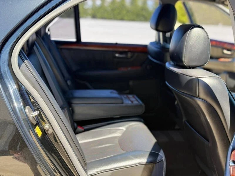 2005 Lexus LS 3rd Gen - Image 12 of 20