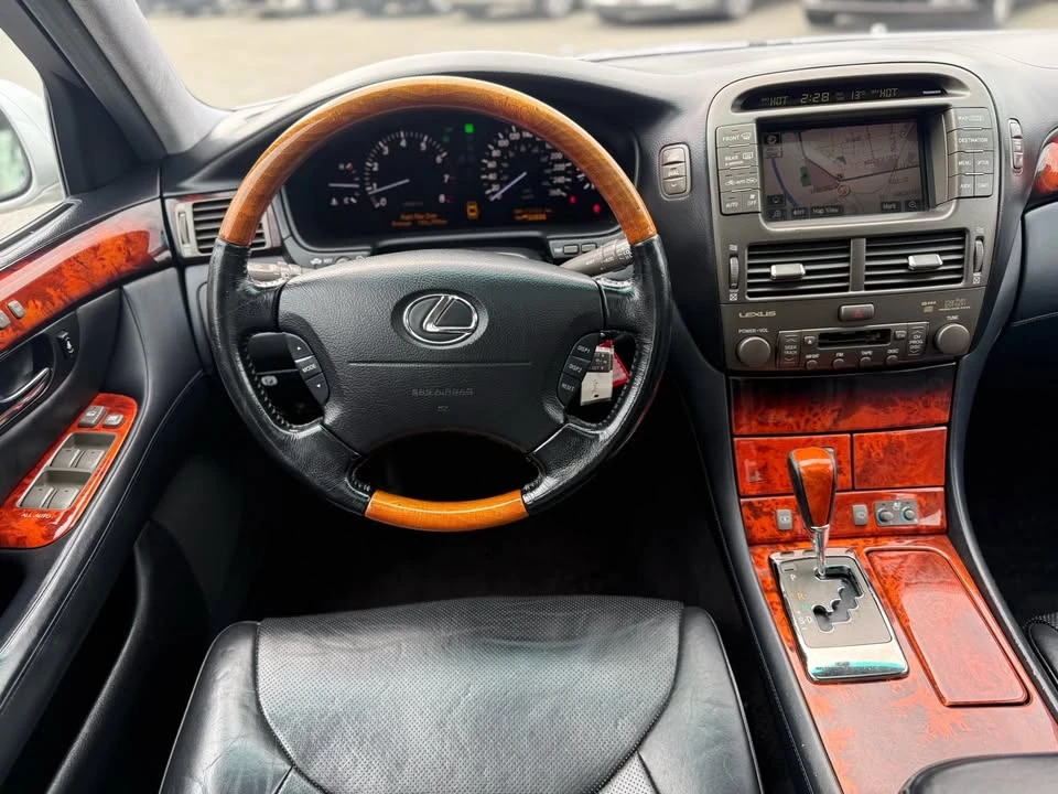 2005 Lexus LS 3rd Gen - Image 12 of 18