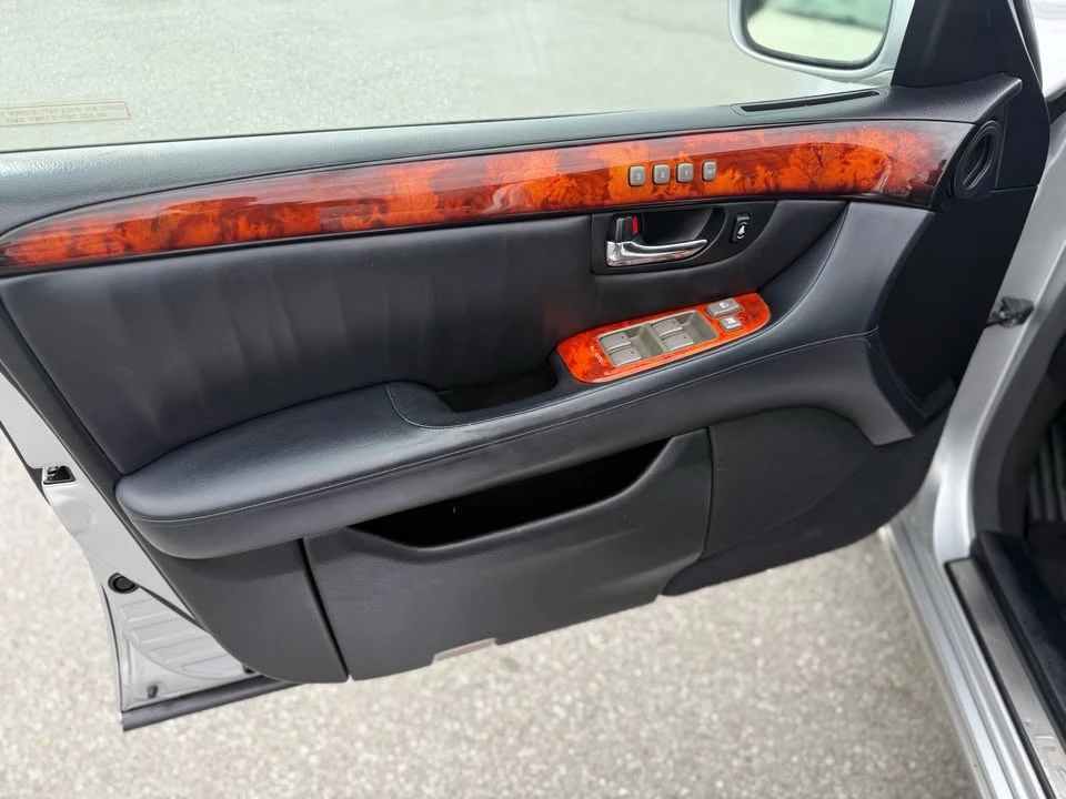 2005 Lexus LS 3rd Gen - Image 14 of 18