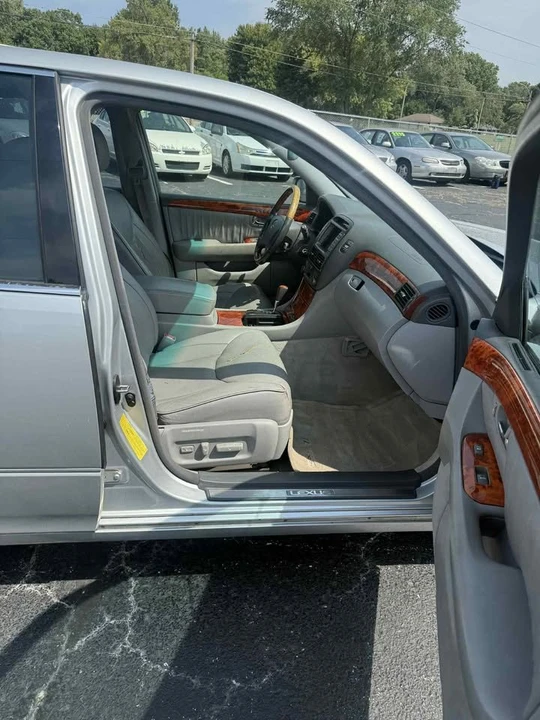 2005 Lexus LS 3rd Gen - Image 4 of 6