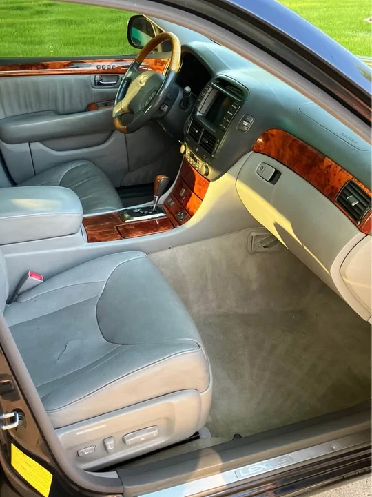 2005 Lexus LS 3rd Gen - Image 9 of 15