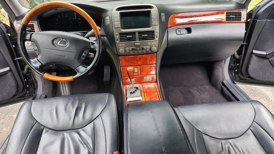 2005 Lexus LS 3rd Gen - Image 9 of 10