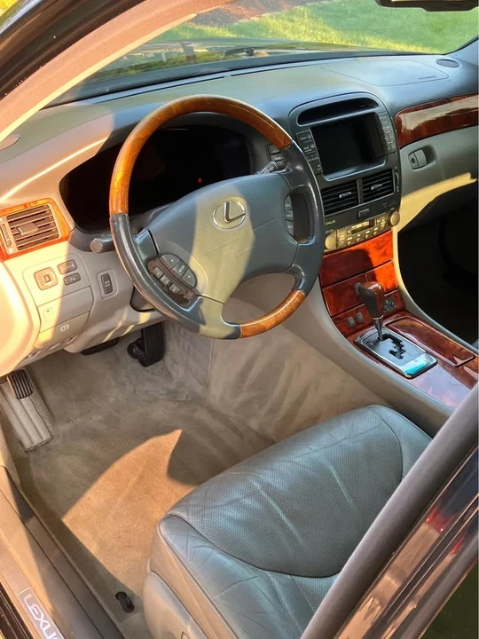 2005 Lexus LS 3rd Gen - Image 8 of 15