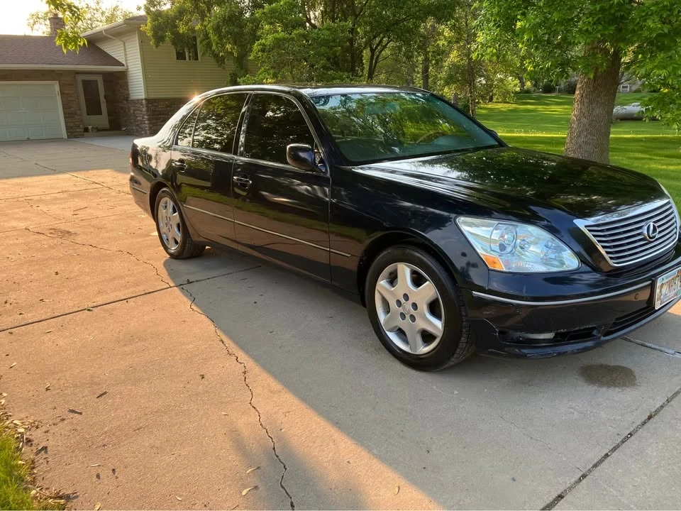 2005 Lexus LS 3rd Gen - Image 2 of 15