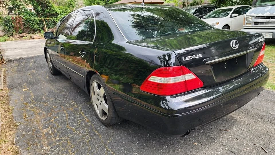 2005 Lexus LS 3rd Gen - Image 3 of 10