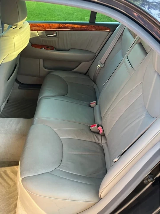 2005 Lexus LS 3rd Gen - Image 12 of 15