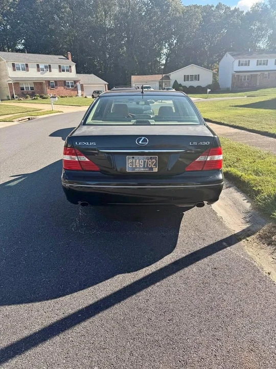 2005 Lexus LS 3rd Gen - Image 2 of 8
