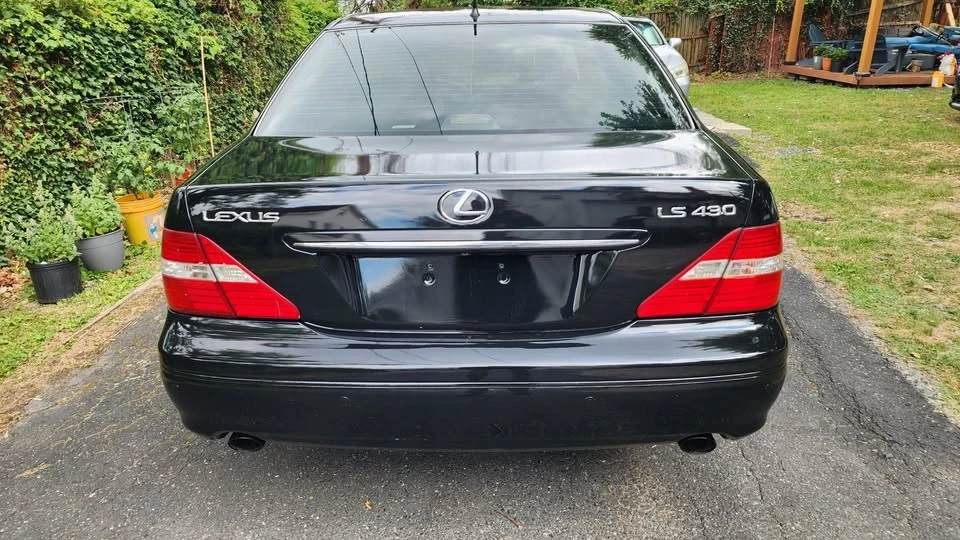 2005 Lexus LS 3rd Gen - Image 2 of 10