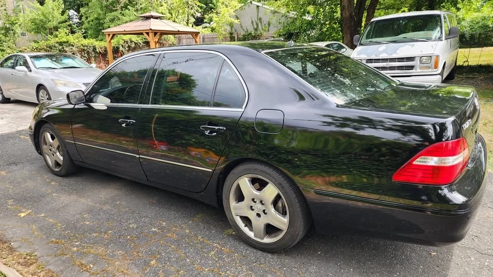 2005 Lexus LS 3rd Gen - Image 4 of 10
