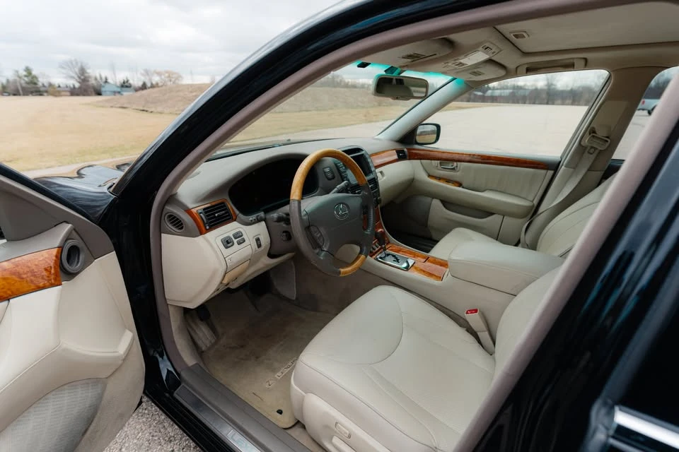 2005 Lexus LS 3rd Gen - Image 14 of 21