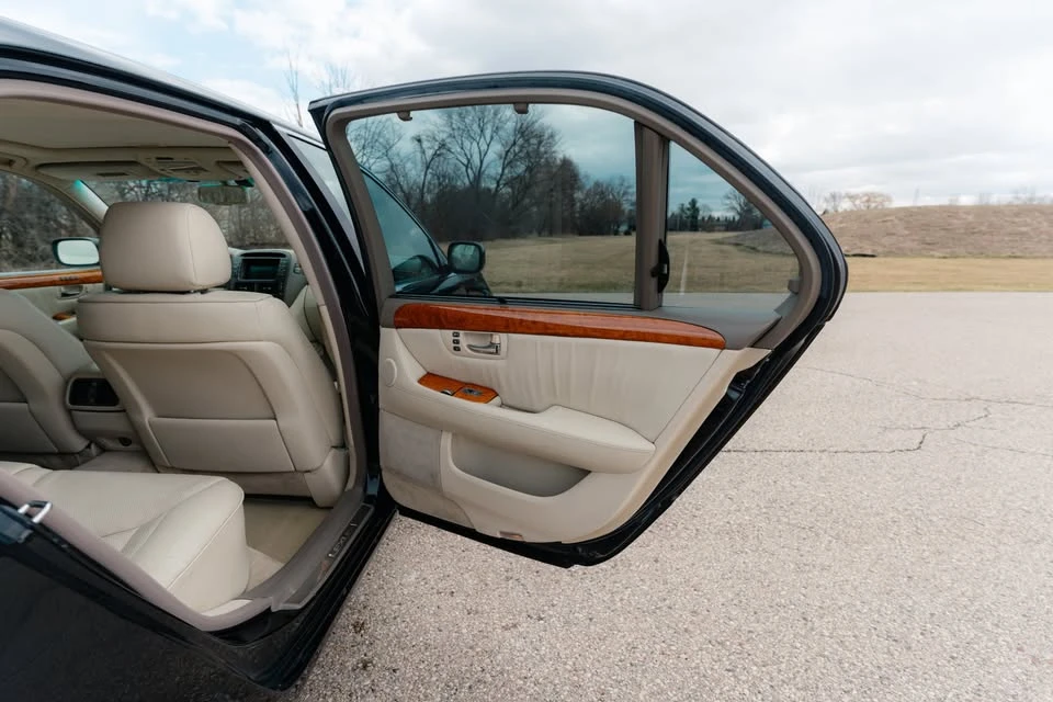 2005 Lexus LS 3rd Gen - Image 20 of 21