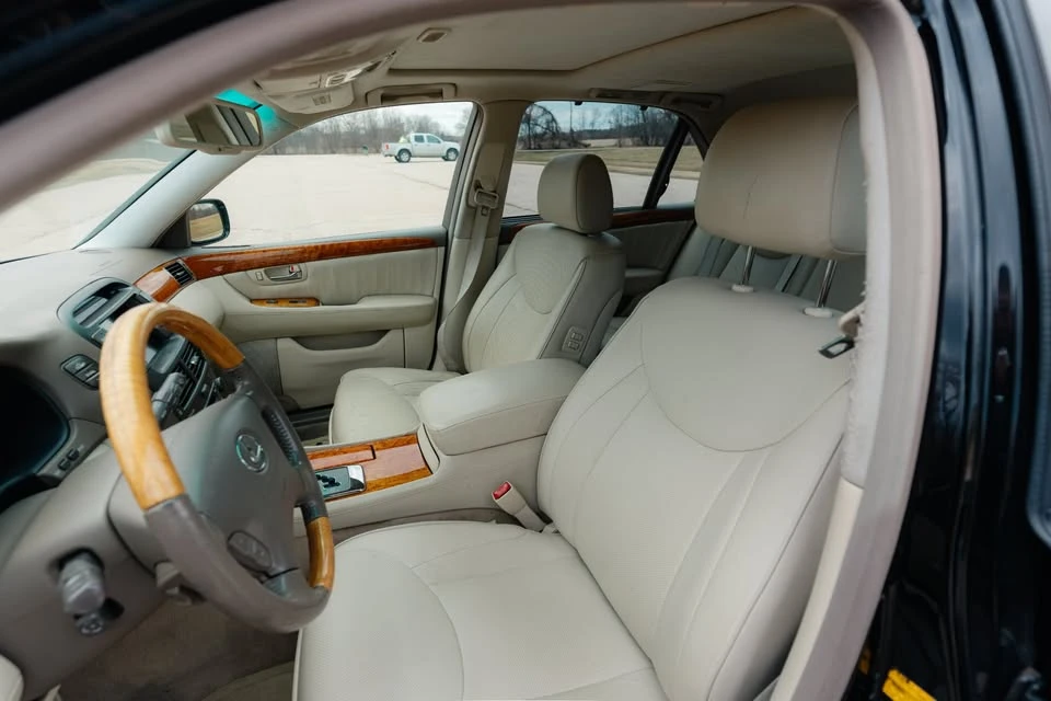 2005 Lexus LS 3rd Gen - Image 15 of 21