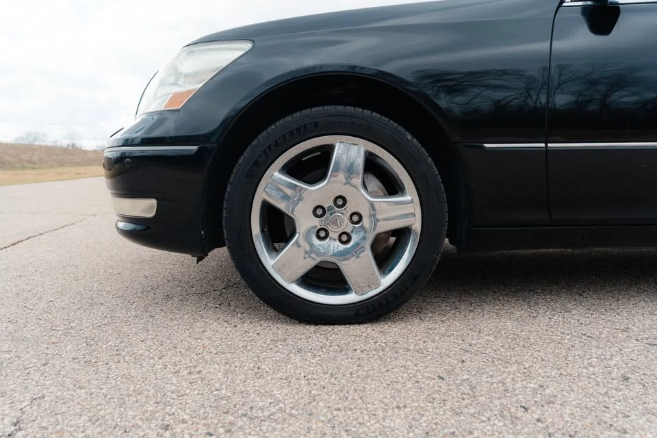 2005 Lexus LS 3rd Gen - Image 8 of 21