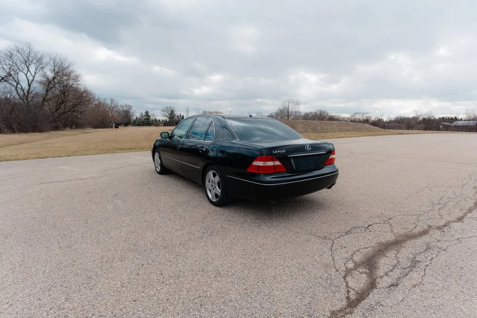 2005 Lexus LS 3rd Gen - Image 5 of 21
