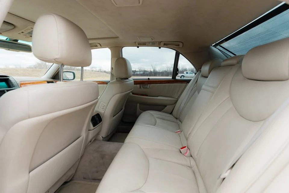 2005 Lexus LS 3rd Gen - Image 17 of 21