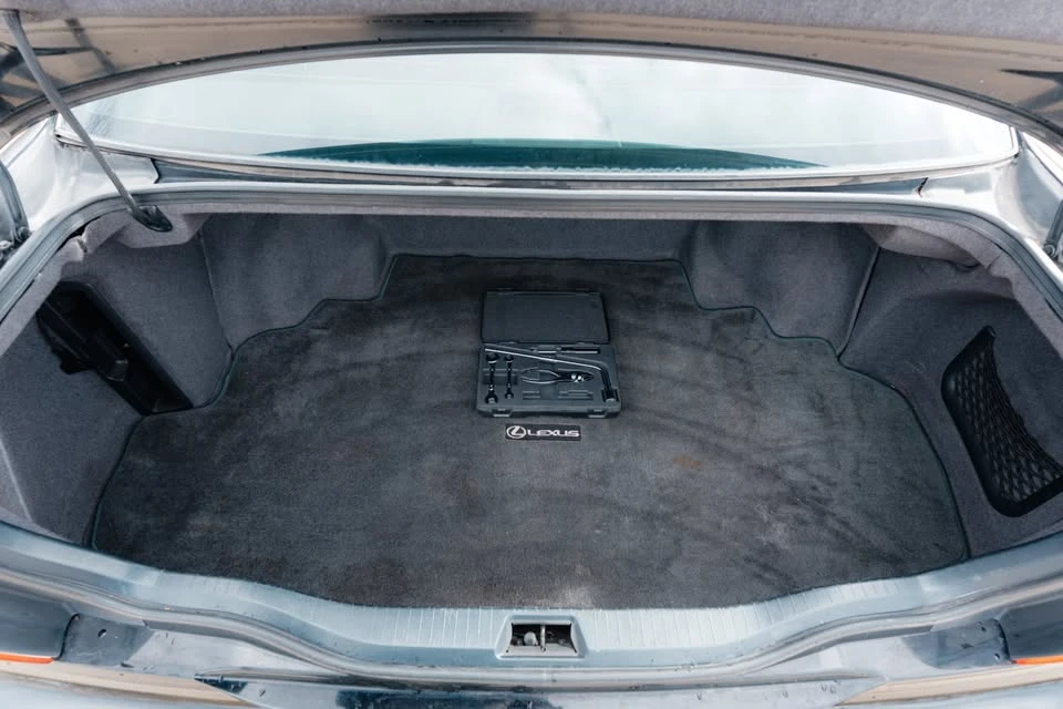 2005 Lexus LS 3rd Gen - Image 21 of 21