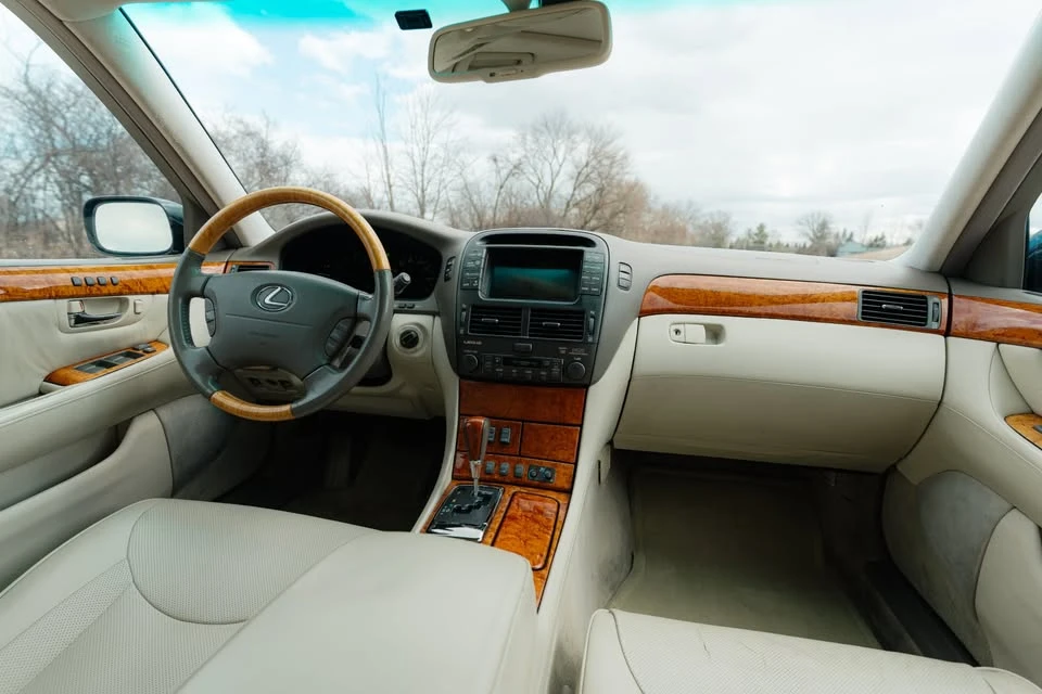2005 Lexus LS 3rd Gen - Image 16 of 21