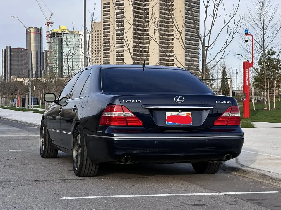 2005 Lexus LS 3rd Gen - Image 7 of 14