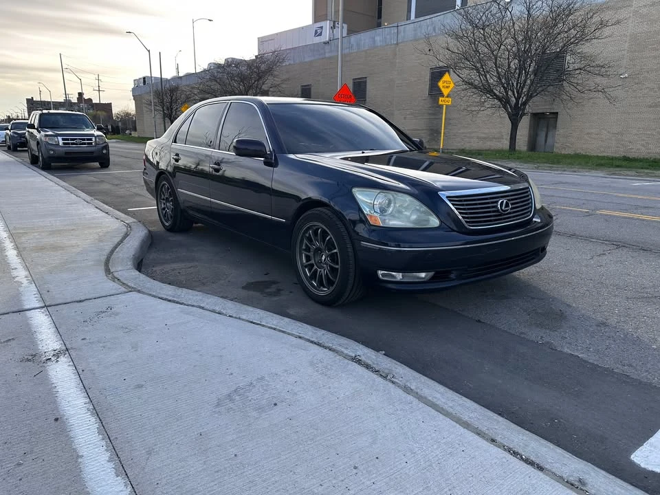 2005 Lexus LS 3rd Gen - Image 4 of 14